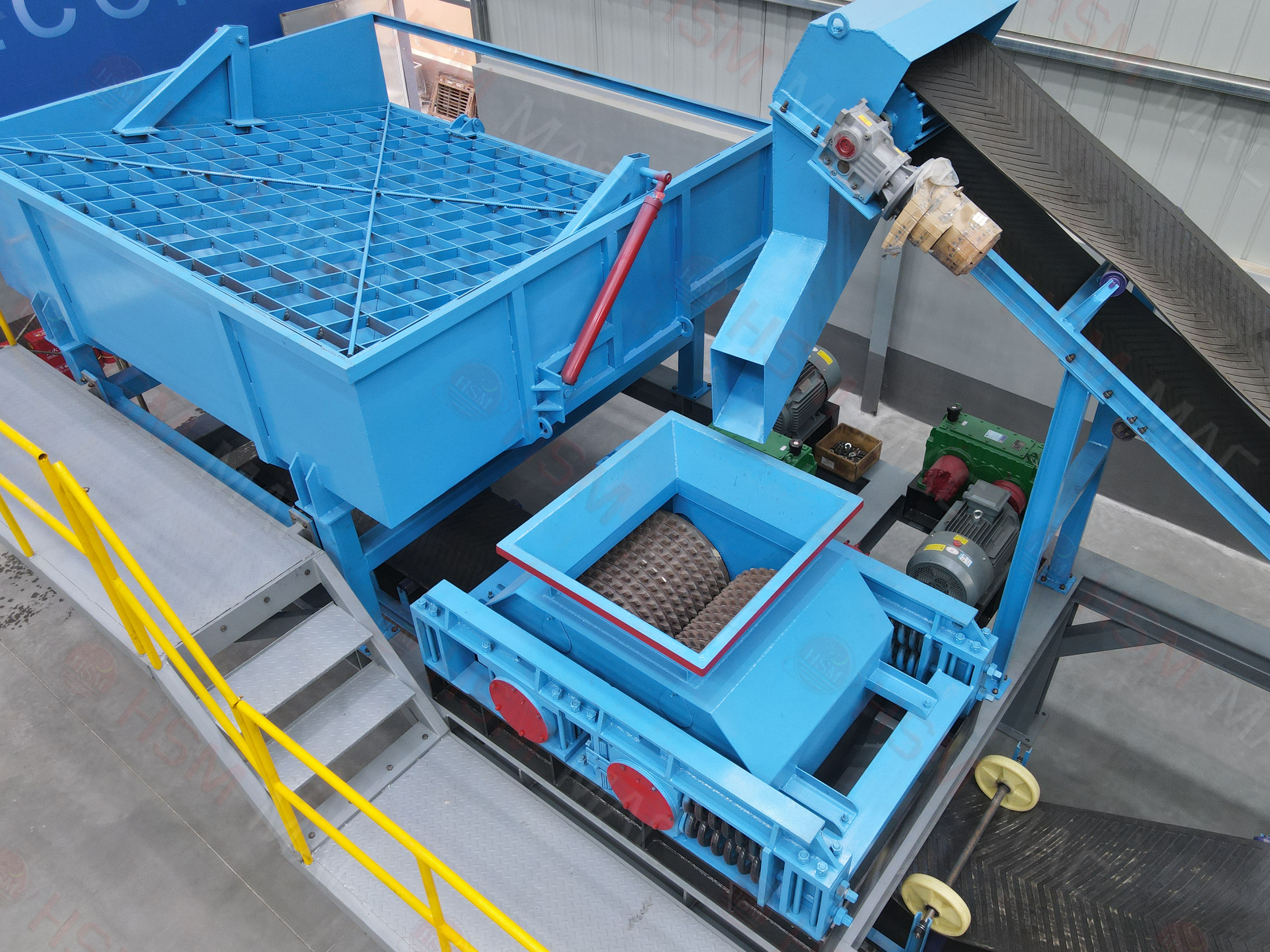 公路瀝青翻挖料破碎篩分機(jī),瀝青再生設(shè)備型號,廢舊路面破碎機(jī)價格,柔性雙齒輥式破碎機(jī)廠家